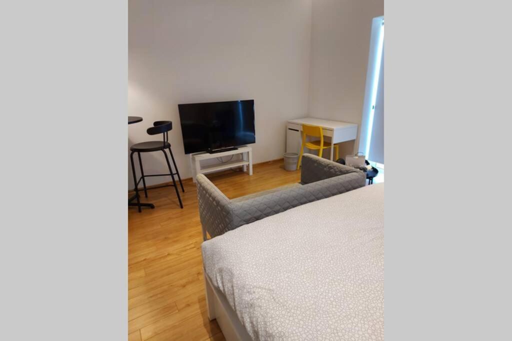 Entire Guest Suite سانت جوليان المظهر الخارجي الصورة